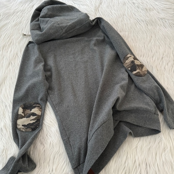 Ampersand Grey Camo Sweatshirt - Picture 6 of 6